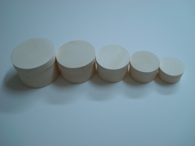 Набор коробочек 5 шт., форма - круглая, диам. 9 см, высота 6,5 см, сложены одна в одну 